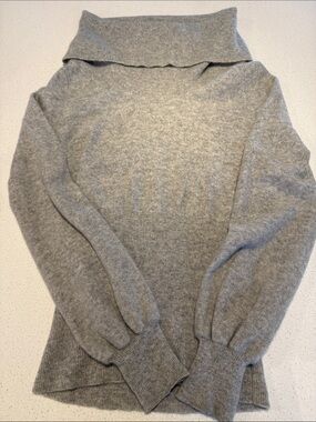 Patagonia - Cashmere  Off-the-Shoulder (cowl neck) Sweater in Light Gray
